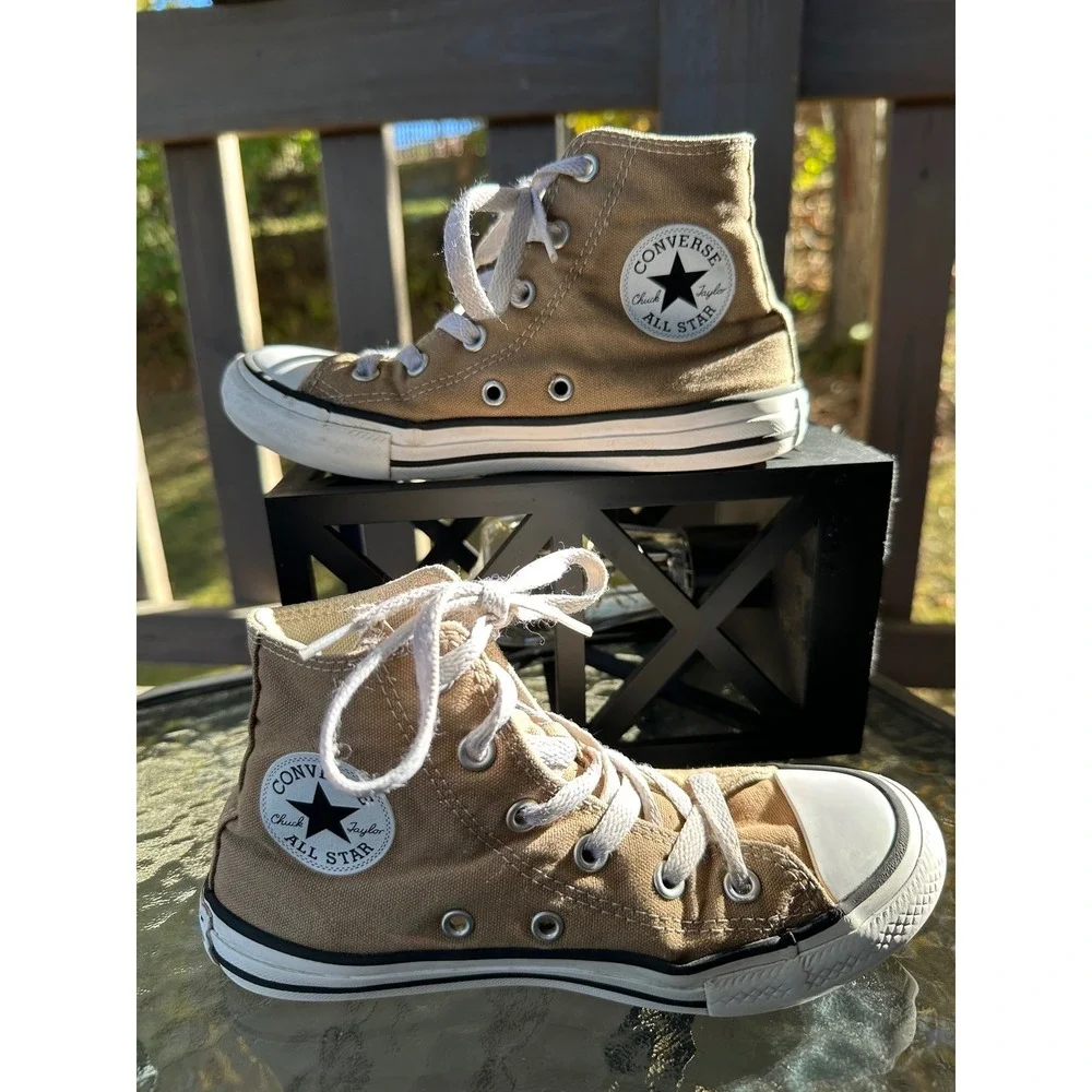 Converse Chuck Taylor All Star High Top Youth Sneakers‎ Size 1 Tan Canvas Shoes